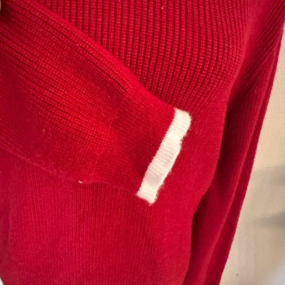 Chic Red Sweater with Embellished Collar - Picture 4 of 6